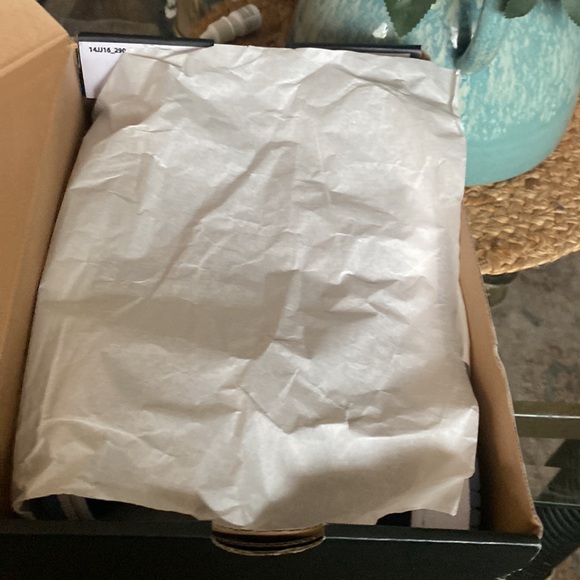 NEW AIR JORDAN 1 MID (GS) - Picture 5 of 7